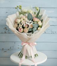 Букет цветов из:  Розы и Лизиантусы в Верх-Чебуле