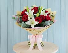 Букет цветов из:  Лилии и Розы в Верх-Чебуле