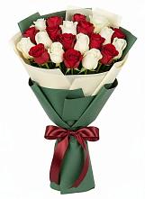 Букет Микс из красных и белых роз в Верх-Чебуле