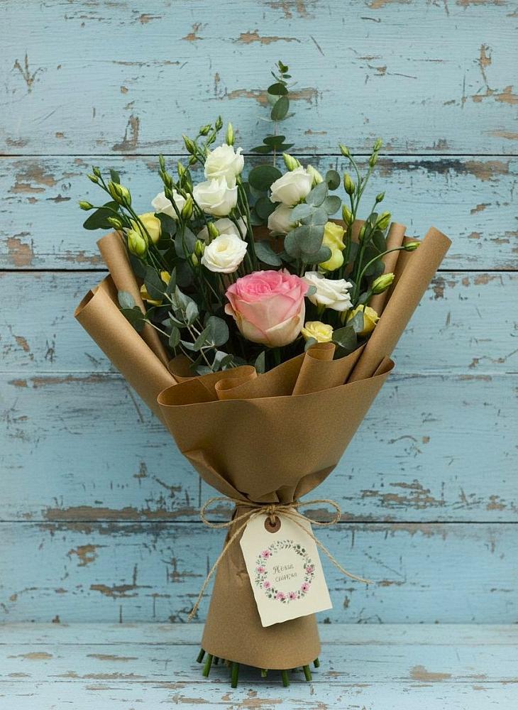 Букет цветов из: Розы и Лизиантусы в Верх-Чебуле