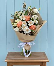 Букет цветов из:  Альстромерии, Лизиантусы, Розы и Хризантемы в Верх-Чебуле