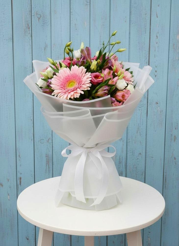 Букет цветов из: Герберы, Альстромерии и Лизиантусы в Верх-Чебуле