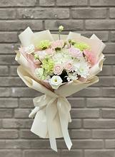 Букет цветов из:  Гвоздики, Розы, Лизиантусы и Хризантемы в Верх-Чебуле