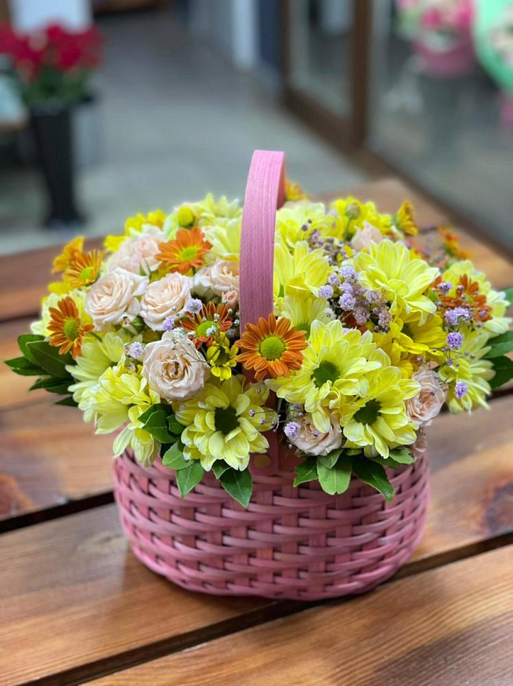 Цветочная композиция из Хризантемы и Розы в корзине в Верх-Чебуле