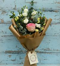 Букет цветов из:  Розы и Лизиантусы в Верх-Чебуле