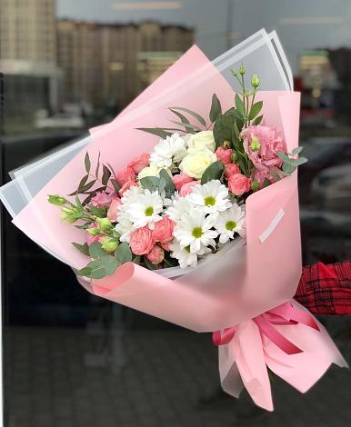 Букет цветов из: Розы, Лизиантусы и Хризантемы в Верх-Чебуле
