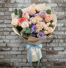 Букет цветов из:  Розы, Лизиантусы и Гвоздики в Верх-Чебуле