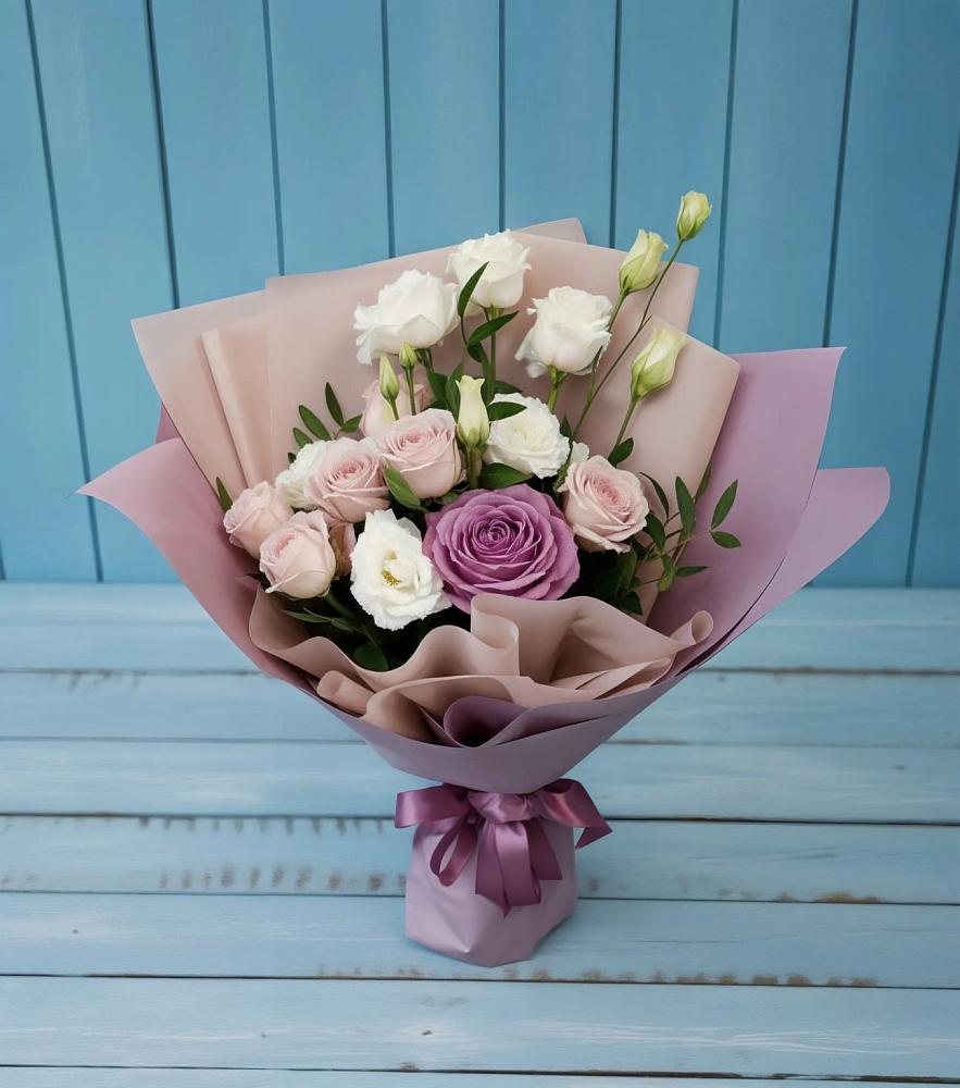 Букет цветов из: Розы и Лизиантусы в Верх-Чебуле